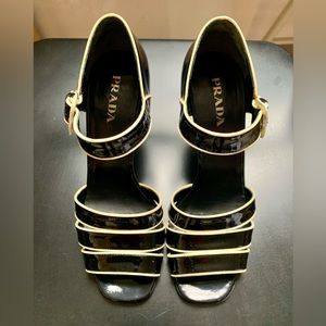 PRADA Black Patent Leather Heels with Cream Trim